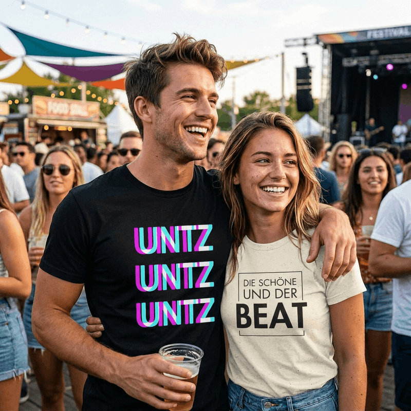 Festival & Rave Shirts von Krautlegenden – Personen im Techno-T-Shirt auf einem Open-Air-Festival