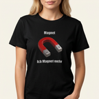 Frau trägt schwarzes Ich Magnet mehr Meme Shirt von Krautlegenden