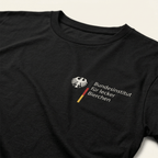 Nahaufnahme des „Bundesinstitut für lecker Bierchen“ Prints – Detail des Bier-Shirts