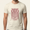 Helles Festival T-Shirt „Frieden, Bier & Sonne“ mit altrosa Boho-Sonne als Frontprint