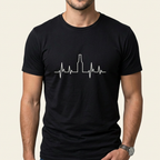 Bier Herzschlag T-Shirt in Schwarz mit Herzschlag-Linie und Bierflasche – Frontprint