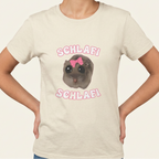 Schlafi Schlafi Sad-Hamster Meme T-Shirt in Naturbeige mit Frontprint