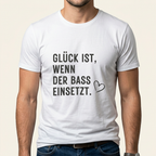 „Glück ist, wenn der Bass einsetzt“ Techno T-Shirt, weitere Produktansicht mit Herz-Detail