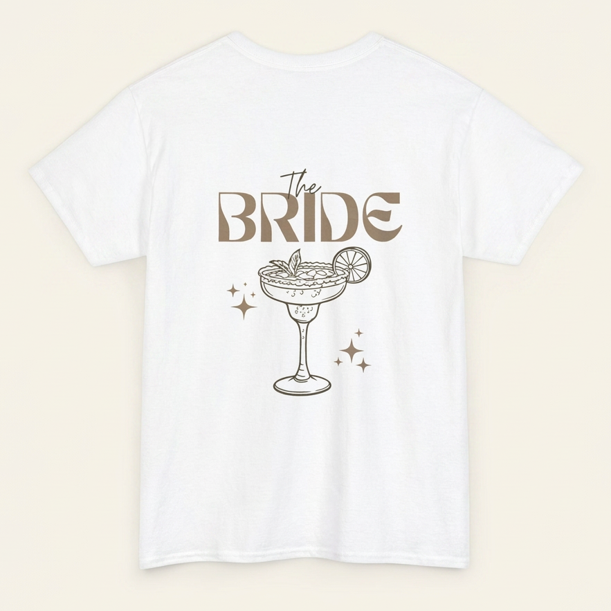 Weißes The Bride Shirt in der Rückansicht mit goldenem Schriftzug und Margarita-Glas