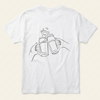 Weißes Cheers Shirt in der Rückansicht: zwei Bierkrüge stoßen als Line-Art an