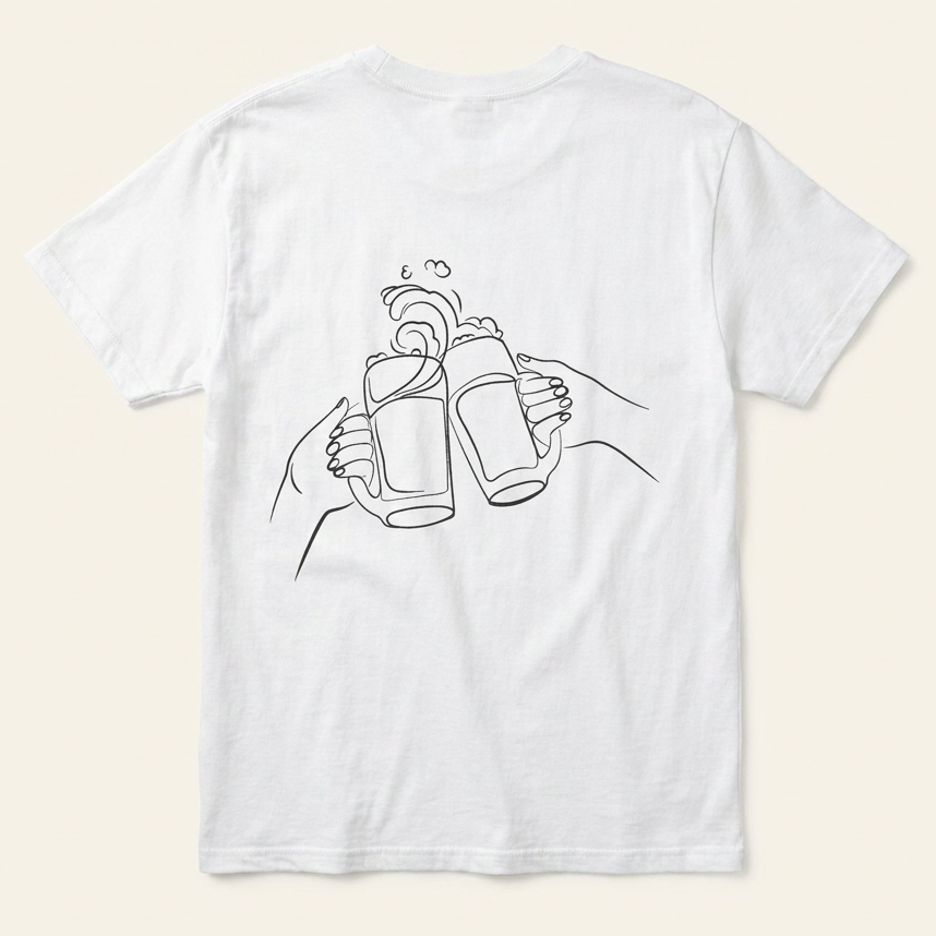 Weißes Cheers Shirt in der Rückansicht: zwei Bierkrüge stoßen als Line-Art an