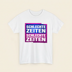 Weißes Schlechte Zeiten Shirt als Produktfoto mit Print in Magenta und Blau