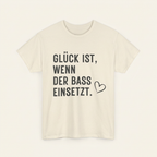 „Glück ist, wenn der Bass einsetzt“ Festival Shirt, Produktansicht – Techno T-Shirt in Weiß und Naturbeige