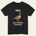 Schwarzes Gänse Meme T-Shirt „Gans schlimme Schmerzen" als Produktfoto vor hellem Hintergrund